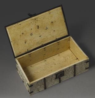 Casket, with arches, quatrefoils, rosettes (coffret; frise d'arcatures; quatre-feuilles) (Interior)