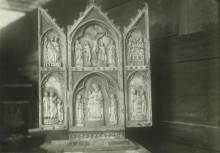 Gabled triptych, 2 registers; reliefs (appliqués) (Front)