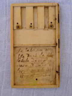 Panel (fragment of a painter's box?), 1 register, 3 arches across (frise d'arcatures; plaquette; boîte) (Back (upside down))