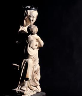 Statuette; known as 'Vierge de Lisieux' (Side)