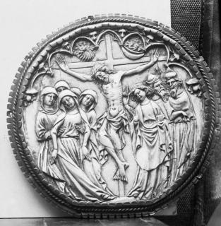 Mirror case or medallion, with arches (valve de miroir; médaillon) (Front)