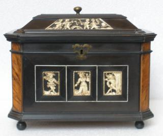 Openworks panels decorating a casket (coffret; plaque ajourée) (Body, front)