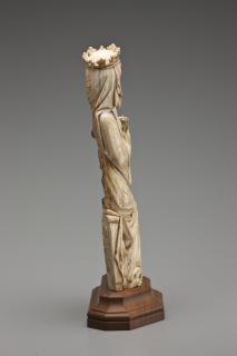 Statuette (Side, right)