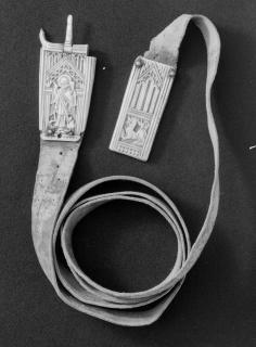 Belt with ivory buckle and pendant (ceinture)