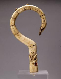 Head of crozier (crosse) (Side)