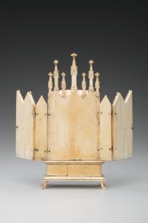 Gabled polyptych (tabernacle; colonnettes; frise d'arcatures) (Back)