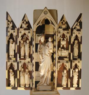 Gabled polyptych, with arches (tabernacle; frise d'arcatures; colonnettes; roses) (Front)