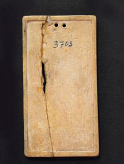 Writing tablet, 1 register, 1 arch across (plaquette; tablette à écrire) (Back)