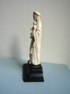 Statuette (Side)