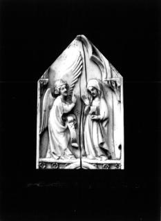 Gabled panel (fragment of a polyptych; tabernacle), 1 register, 1 arch across, with band of rosettes (décor de roses) (Front)