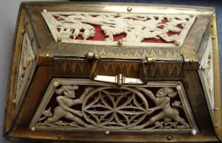 Casket with openwork panels (coffret; plaques ajourées) (Top)