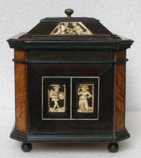 Openworks panels decorating a casket (coffret; plaque ajourée) (End)