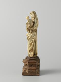 Statuette (Side)