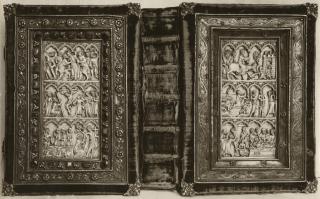 Diptych, 3 registers, 4 arches across (plaquettes; frise d'arcature); used as part of the binding of a book (Front and back cover)