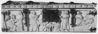 Casket with arches and bands of rosettes (coffret; décor de roses; frise d'arcatures; colonnettes) (Body, front)