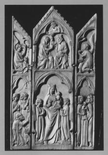 Gabled triptych, 2 registers, 1 arch across (Front)