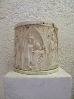 Pyxis with arches (pyxide; frise d'arcatures; colonnettes) (Side)