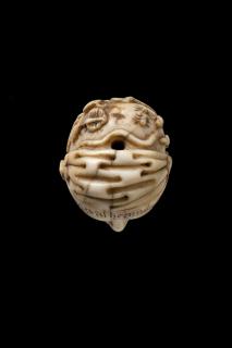 Rosary bead, 2 faces (chapelet) (Top)