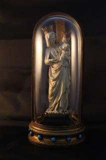 Statuette; known as 'Notre-Dame de Groeninghe' (Front)