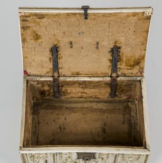 Box, with ogee arches (boîte) (Interior)