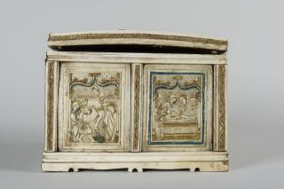 Box, with ogee arches (boîte) (End, right)