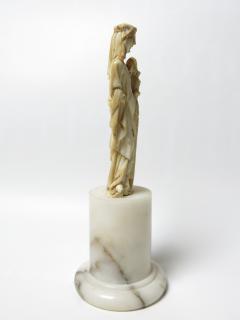 Statuette (Side)