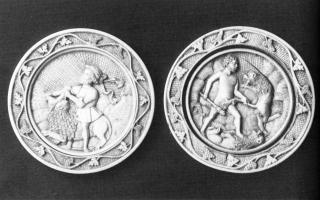 Mirror backs or medallions (valves de miroir; médaillons) (Front)