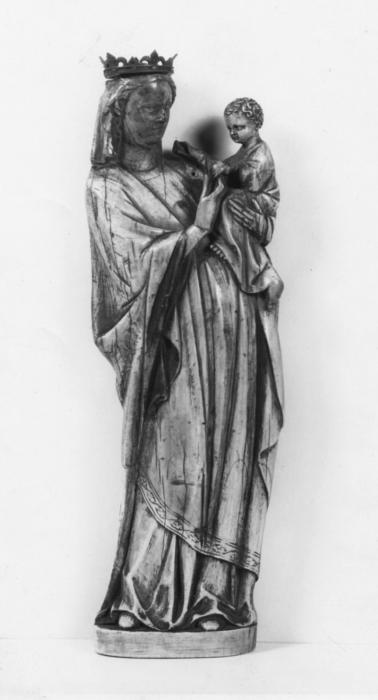 Relief (appliqué) or statuette (Front)