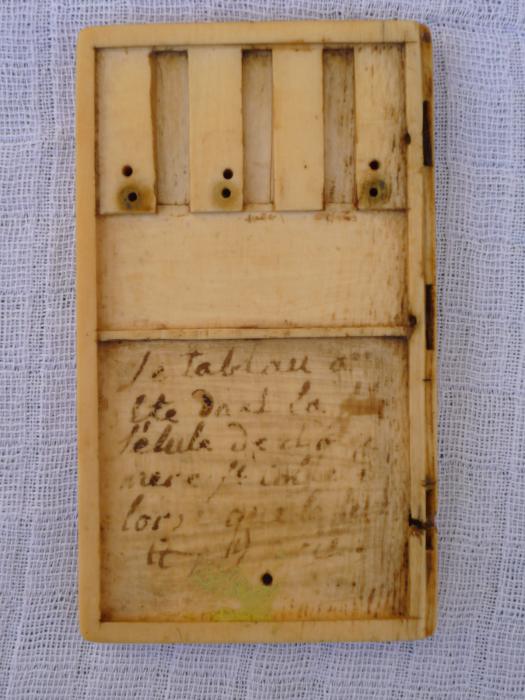 Panel (fragment of a painter's box?), 1 register, 3 arches across (frise d'arcatures; plaquette; boîte) (Back (upside down))