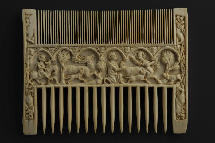 Comb (peigne double), 6 arches across (Side 1)