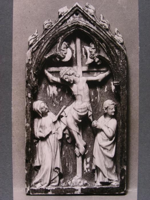 Gabled panel (possibly fragment of a diptych or triptych), 1 register, 1 arch across (Front)