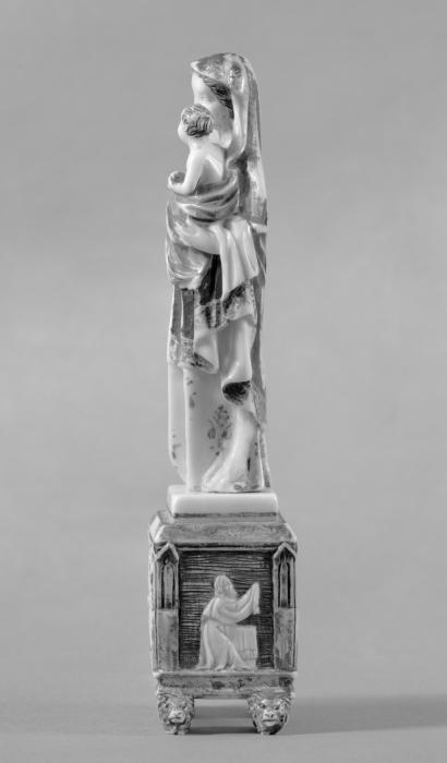 Statuette (Side)