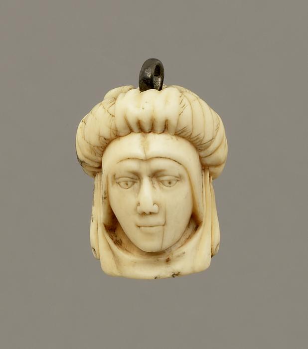 Rosary bead, 2 faces (Front)