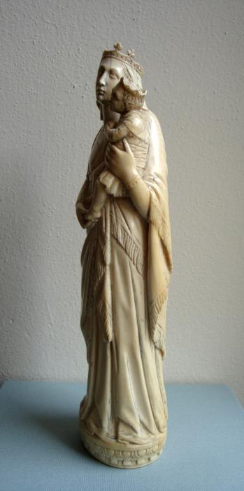 Statuette (Side)