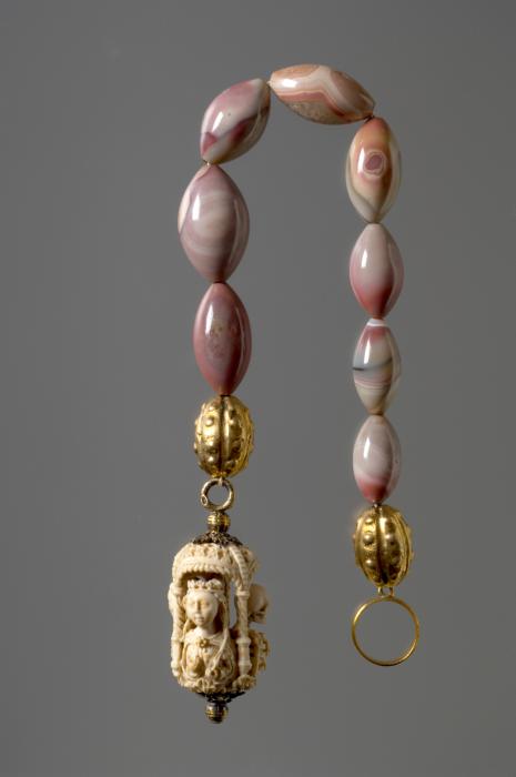 Rosary pendant, 3 faces; part of a rosary decade (chapelet) (Front)