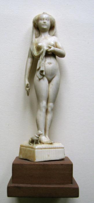 Statuette (Front)