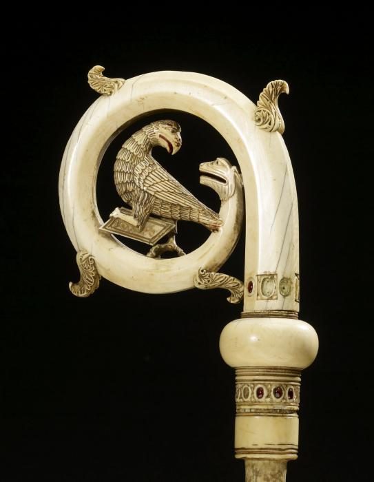 Head of crozier (crosse) (Side)