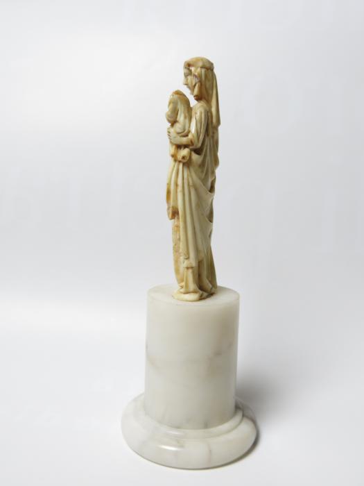 Statuette (Side)