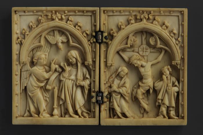 Diptych, 1 register, 1 arch across (plaquettes) (Front)