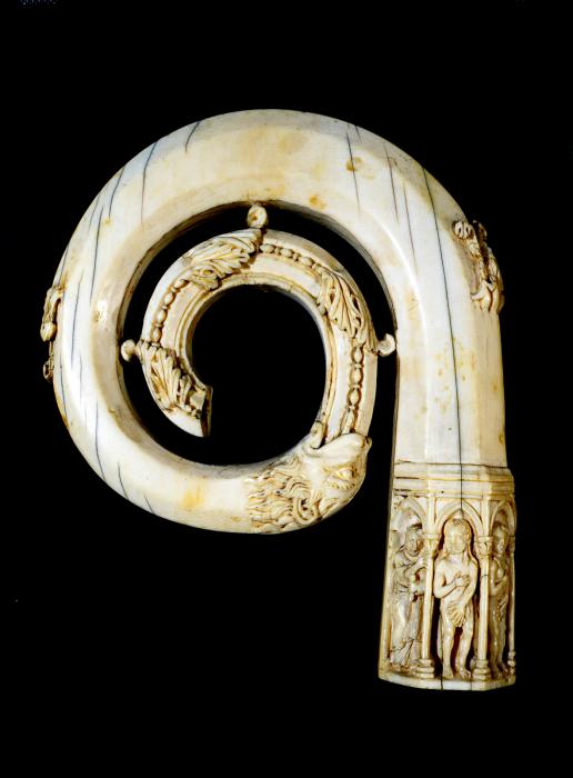 Head of crozier, with 7 arches (crosse; colonnettes; frise d'arcatures) (Side)