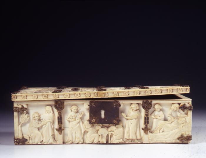 Casket with arches and bands of rosettes (coffret; décor de roses; frise d'arcatures; colonnettes) (Body, front)