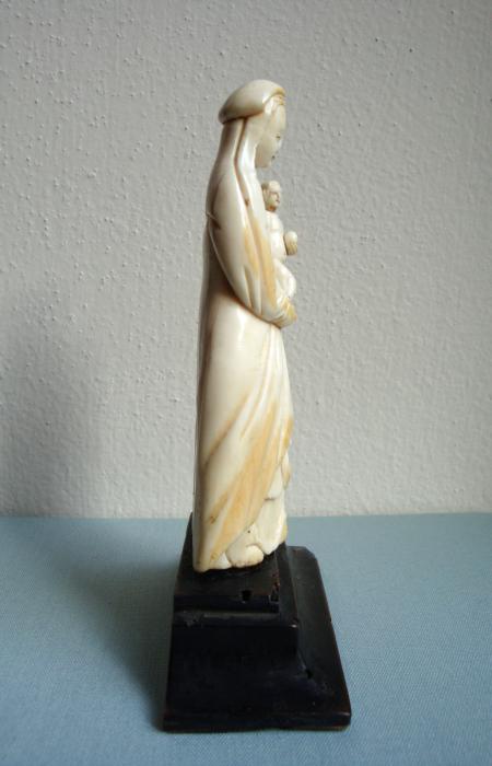 Statuette (Side)