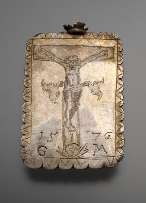 Pendant (Back)