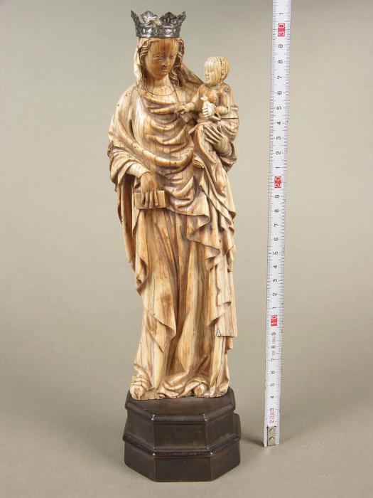 Statuette (Front)