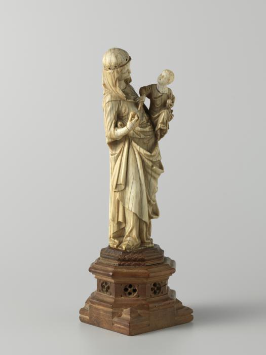 Statuette (Side)