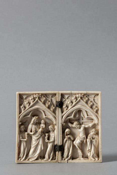 Diptych, 1 register, 1 arch across (plaquettes) (Front)