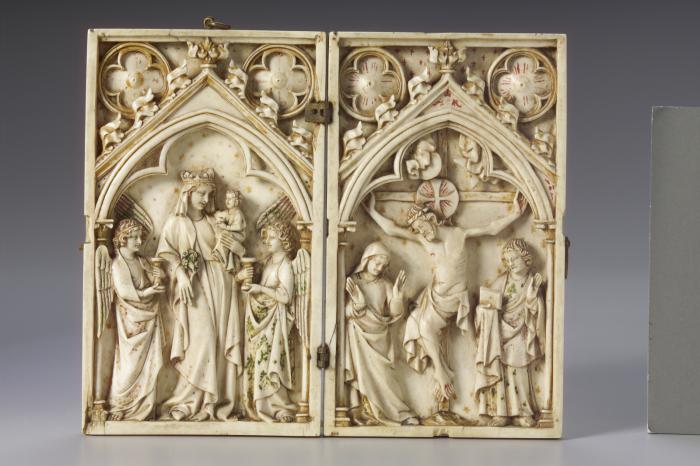 Diptych, 1 register, 1 arch across (plaquettes; colonnettes) (Front)