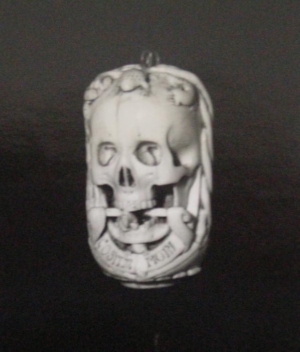 Rosary bead, 2 faces (chapelet) (Side 2)