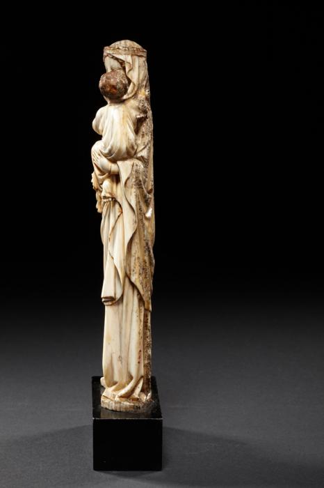 Statuette (Side)