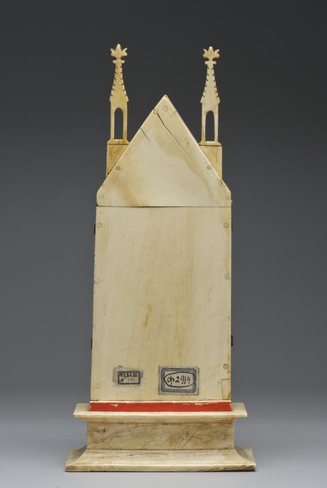 Gabled triptych, with arches (tabernacle; colonnettes) (Back, closed)